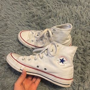 women’s size 6 white converse!